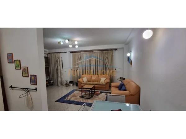 Tirane, jepet me qera apartament 1+1 Kati 9, 84 m² 600 € 