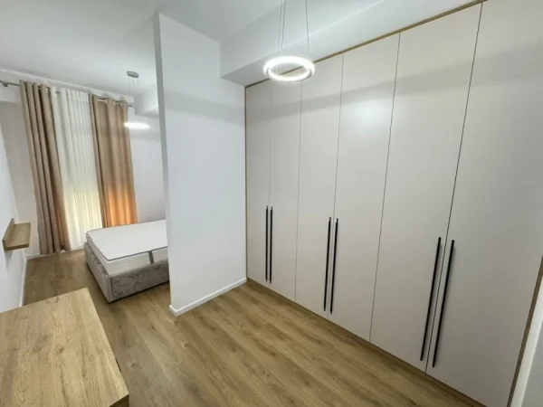 Tirane, jepet me qera apartament 2+1 Kati 4, 100 m² 600 € 
