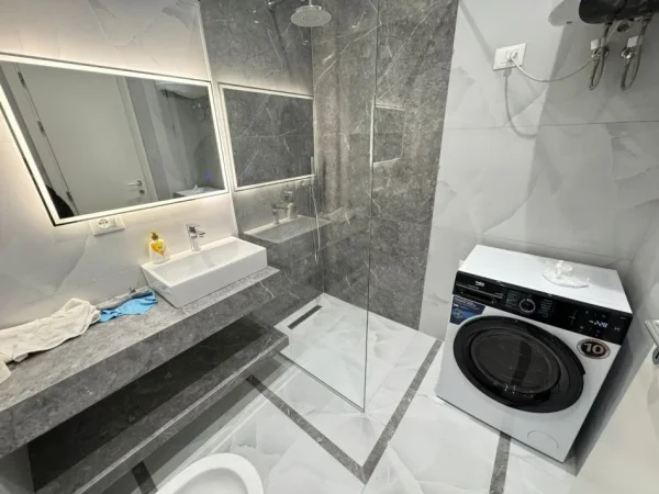 Tirane, jepet me qera apartament 2+1 Kati 4, 100 m² 600 € 