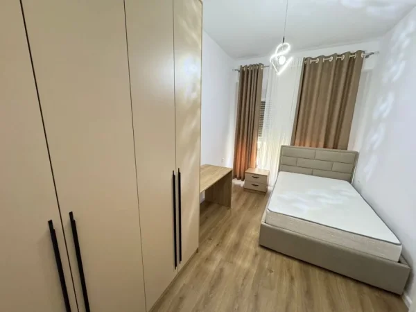 Tirane, jepet me qera apartament 2+1 Kati 4, 100 m² 600 € 