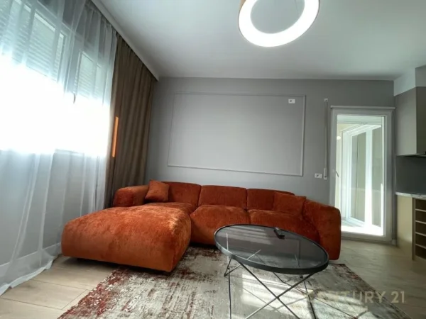 Tirane, jepet me qera apartament 1+1 Kati 5, 78 m² 1.000 € (Pazari Ri)