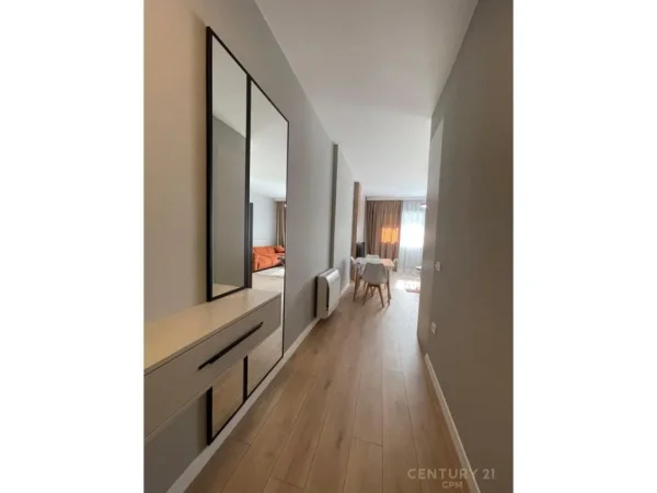 Tirane, jepet me qera apartament 1+1 Kati 5, 78 m² 1.000 € (Pazari Ri)