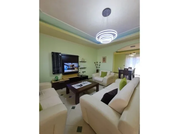 Tirane, jepet me qera apartament 2+1 Kati 2, 144 m² 550 € 