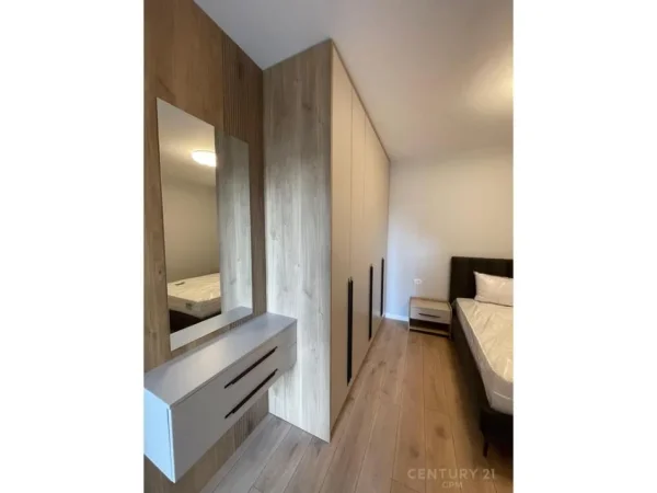 Tirane, jepet me qera apartament 1+1 Kati 4, 78 m² 1.000 € (Pazari i Ri)