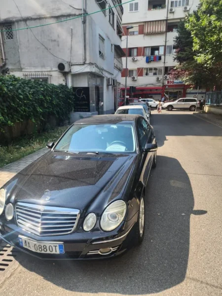 Tirane, shes makine Mrecedez Benz Nafte, e zeze automatik Klima 394.000 km 3.900 €