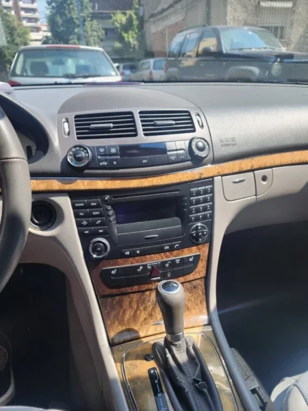 Tirane, shes makine Mrecedez Benz Nafte, e zeze automatik Klima 394.000 km 3.900 €