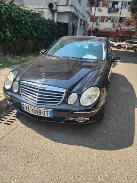 Tirane, shes makine Mrecedez Benz Nafte, e zeze automatik Klima 394.000 km 3.900 €
