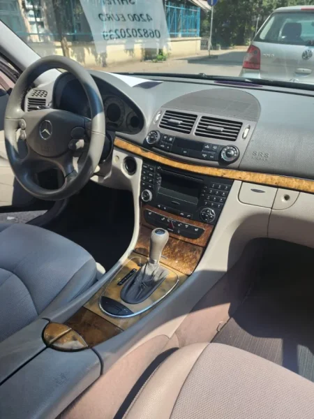 Tirane, shes makine Mrecedez Benz Nafte, e zeze automatik Klima 394.000 km 3.900 €