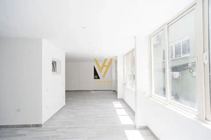 Tirane, jepet me qera zyre Kati 1, 120 m² 1.200 € (PALLATET AGIMI)