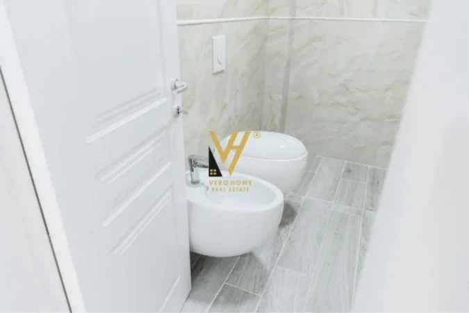 Tirane, jepet me qera zyre Kati 1, 120 m² 1.200 € (PALLATET AGIMI)