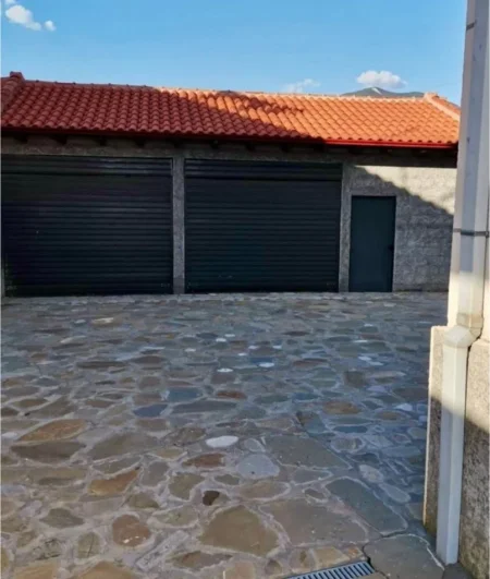 Tirane, shitet Vile 3+1+Ballkon , 251 m² 250.000 € (Tufine)