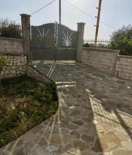 Tirane, shitet Vile 3+1+Ballkon , 251 m² 250.000 € (Tufine)