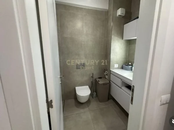 Tirane, shitet apartament 1+1 Kati 1, 67 m² 180.000 € (Komuna e Parisit)