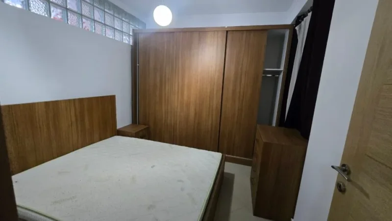 Tirane, jepet me qera apartament 2+1+Ballkon Kati 2, 65 m² 500 € (UNAZA E MADHE BILL KLINTON TEK KODRA E DIELLIT)