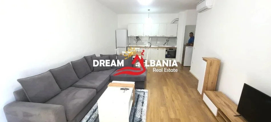 Tirane, jepet me qera apartament 2+1 , 112 m² 850 €