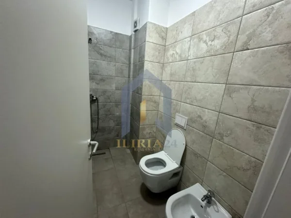 Tirane, jepet me qera apartament 2+1+Ballkon Kati 4, 107 m² 800 € (Appartamento 2+1 in affitto, Don Bosko)