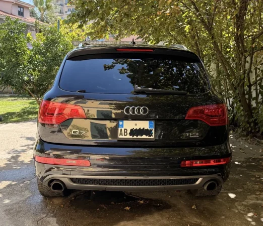 Tirane, shes SUV Audi Q7 Benzin+Gaz, e zeze automatik Klima 270.000 km 12.000 €