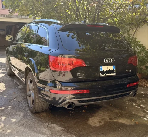 Tirane, shes SUV Audi Q7 Benzin+Gaz, e zeze automatik Klima 270.000 km 12.000 €
