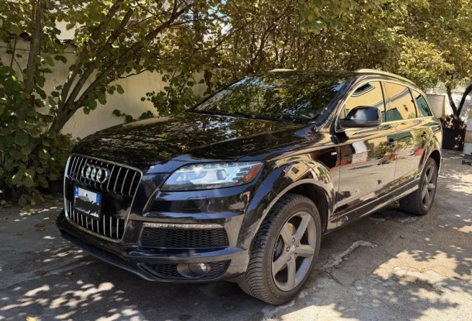 Tirane, shes SUV Audi Q7 Benzin+Gaz, e zeze automatik Klima 270.000 km 12.000 €