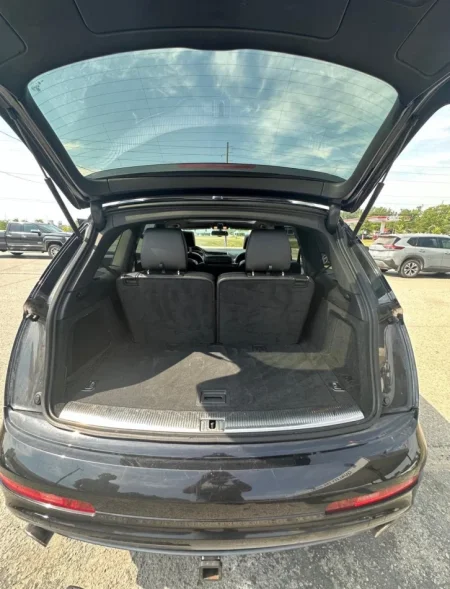 Tirane, shes SUV Audi Q7 Benzin+Gaz, e zeze automatik Klima 270.000 km 12.000 €