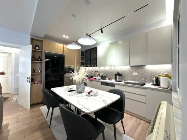 Shqiperi, shitet apartament 3+1+Ballkon Kati 2, 152 m² 365.000 € 