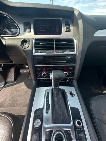 Tirane, shes SUV Audi Q7 Benzin+Gaz, e zeze automatik Klima 270.000 km 12.000 €