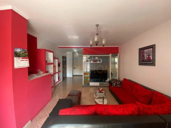 Tirane, jepet me qera apartament 2+1 Kati 5, 100 m² 400 € 