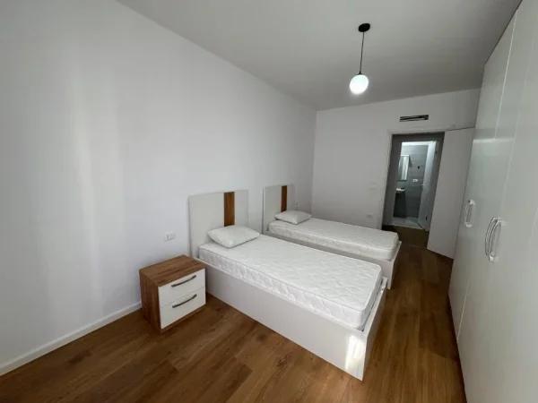 Tirane, jepet me qera apartament 2+1 Kati 3, 850 € 