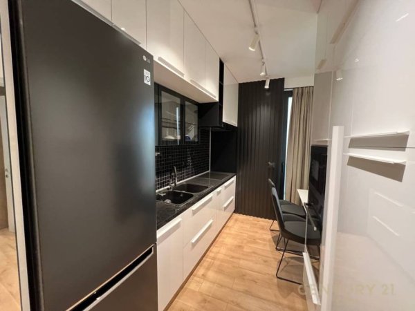 Tirane, jepet me qera apartament 1+1 Kati 3, 77 m² 800 € (tek Vila Gold)