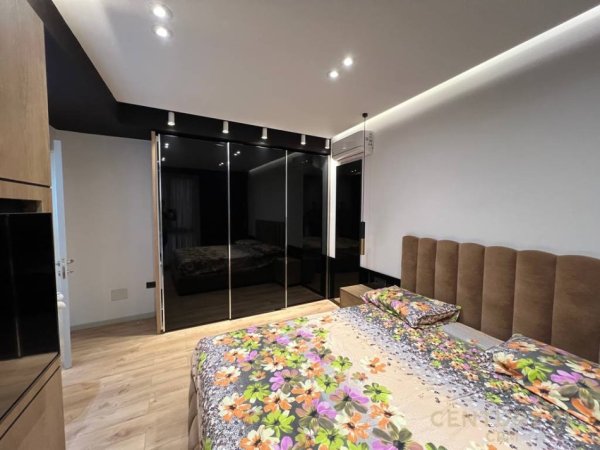Tirane, jepet me qera apartament 1+1 Kati 3, 77 m² 800 € (tek Vila Gold)
