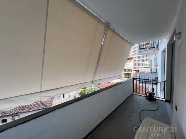 Tirane, jepet me qera apartament 1+1 Kati 3, 77 m² 800 € (tek Vila Gold)