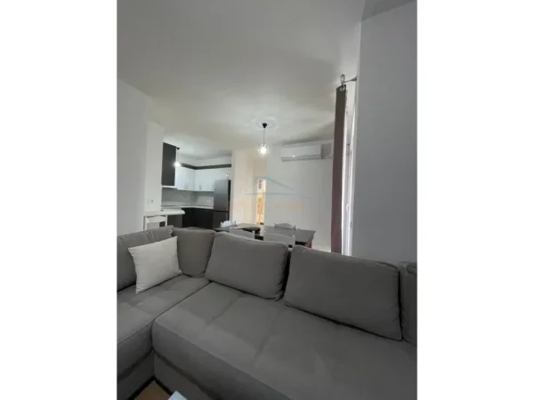 Tirane, shitet apartament 2+1+Ballkon Kati 5, 125 m² 180.000 € (Yzberisht)