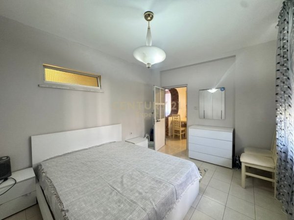 Tirane, jepet me qera apartament 2+1 Kati 3, 90 m² 700 € (Rrugen e Durresit pran Zogut te Zi.)