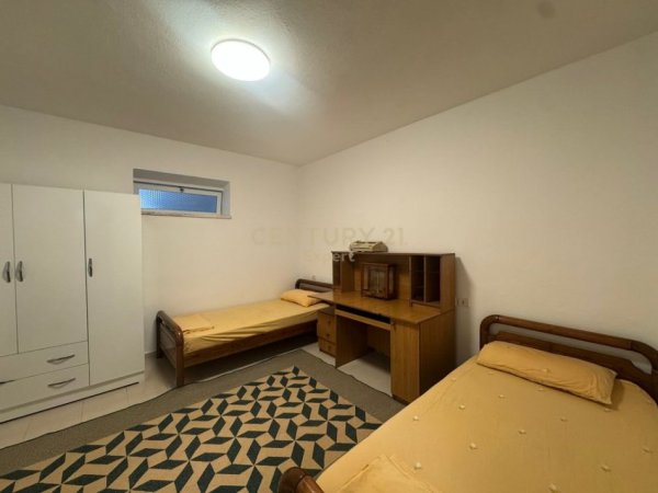 Tirane, jepet me qera apartament 2+1 Kati 3, 90 m² 700 € (Rrugen e Durresit pran Zogut te Zi.)