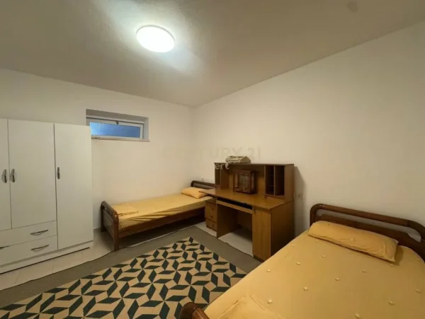 Tirane, jepet me qera apartament 2+1 Kati 3, 90 m² 700 € (Rrugen e Durresit pran Zogut te Zi.)