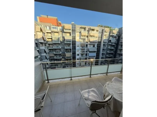 Tirane, jepet me qera apartament 1+1+Ballkon Kati 5, 56 m² 490 € (Rruga e Kavajes, Tirane)