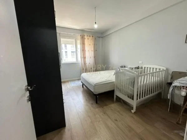 Tirane, shitet apartament 1+1 Kati 1, 67 m² 180.000 € (Komuna e Parisit Kika 3)
