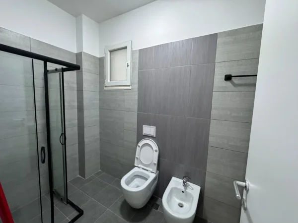 Tirane, jepet me qera apartament 2+1 Kati 3, 850 €