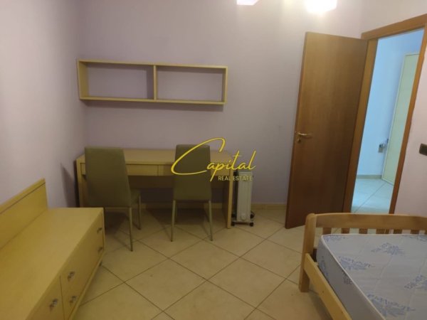 Tirane, jepet me qera apartament 2+1 Kati 4, 120 m² 700 € (RRUGA FERIT XHAJKO)