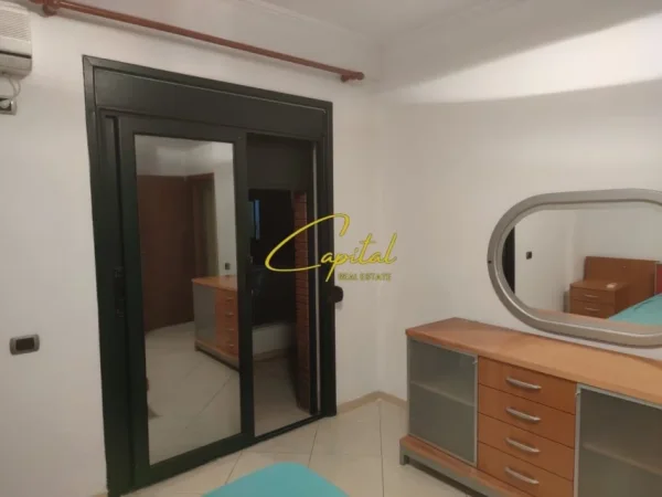 Tirane, jepet me qera apartament 2+1 Kati 4, 120 m² 700 € (RRUGA FERIT XHAJKO)