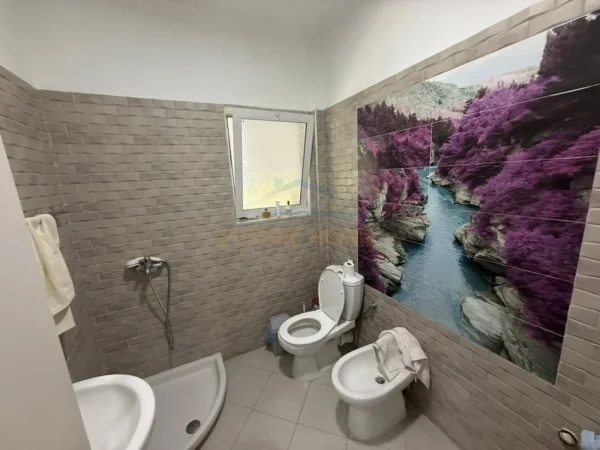 Pogradec, jepet me qera shtepi 2+1+Aneks+Ballkon Kati 4, 400 € (Rruga Sulo Starovari)