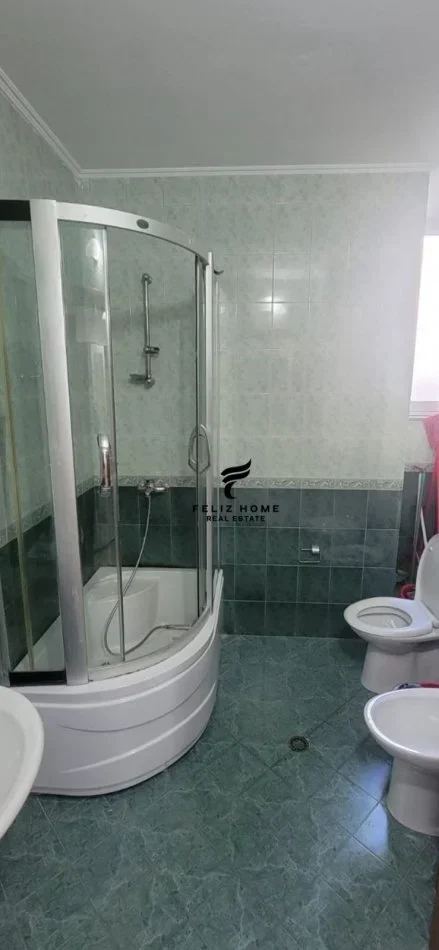 Tirane, jepet me qera apartament 2+1 Kati 8, 110 m² 700 € (PRANE KISHES)