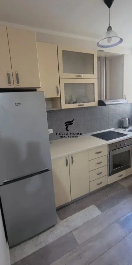 Tirane, jepet me qera apartament 2+1 Kati 8, 110 m² 700 € (PRANE KISHES)