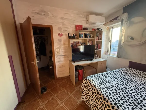Tirane, jap me qera apartament 2+1+Ballkon Kati 5, 75 m² 600 € (Prane Qendres, kryqezimi Siri Kodra/Ferit Xhajko)