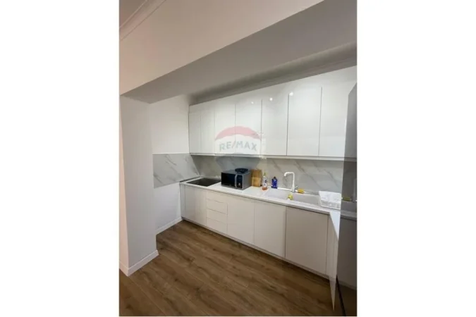 Tirane, jepet me qera apartament 1+1 Kati 5, 50 m² 650 € (Myslym Shyri)