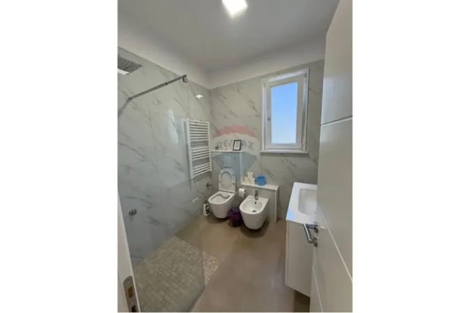 Tirane, jepet me qera apartament 1+1 Kati 5, 50 m² 650 € (Myslym Shyri)