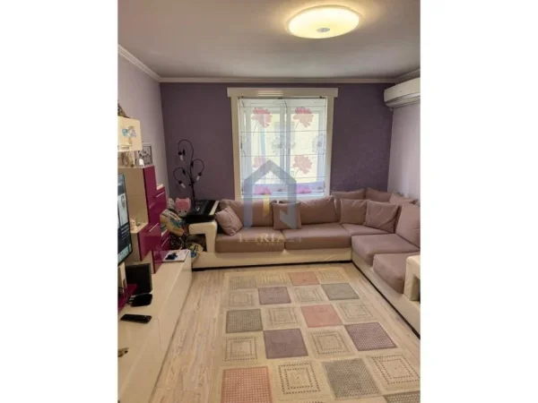 Tirane, jepet me qera apartament 2+1+Ballkon Kati 3, 120 m² 900 € (Qender)