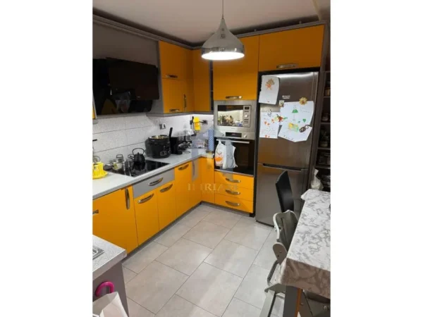 Tirane, jepet me qera apartament 2+1+Ballkon Kati 3, 120 m² 900 € (Qender)