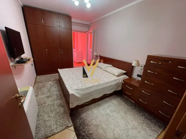 Tirane, jepet me qera apartament 2+1+Ballkon Kati 10, 100 m² 1.000 € (STADIUMI AIR ALBANIA)
