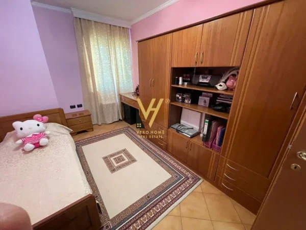 Tirane, jepet me qera apartament 2+1+Ballkon Kati 10, 100 m² 1.000 € (STADIUMI AIR ALBANIA)